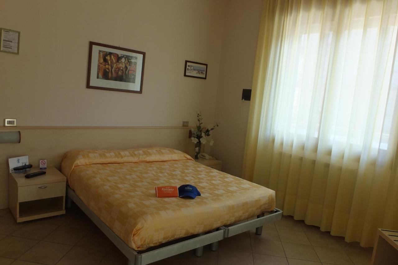 Hotel Nettuno 索托马里纳 外观 照片